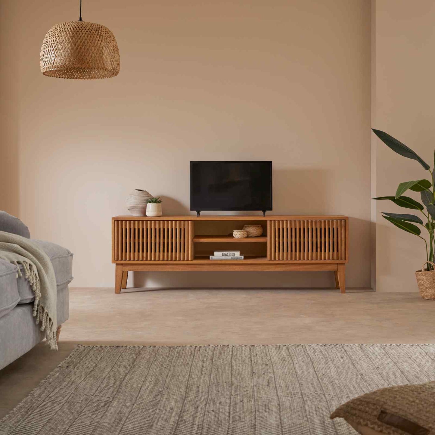 Melia Media Unit with Sliding Doors  