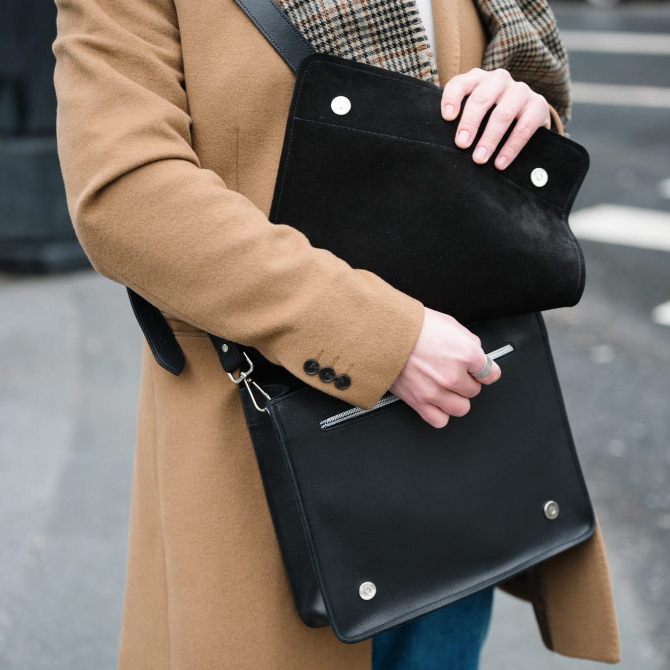 Men's Leather Tannery Messenger - Black  