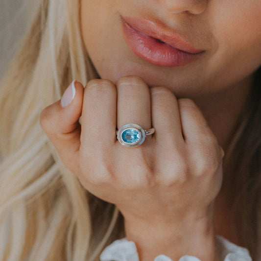 Sky Blue Topaz Gemstone Ring - Avery(Oval-Cut)