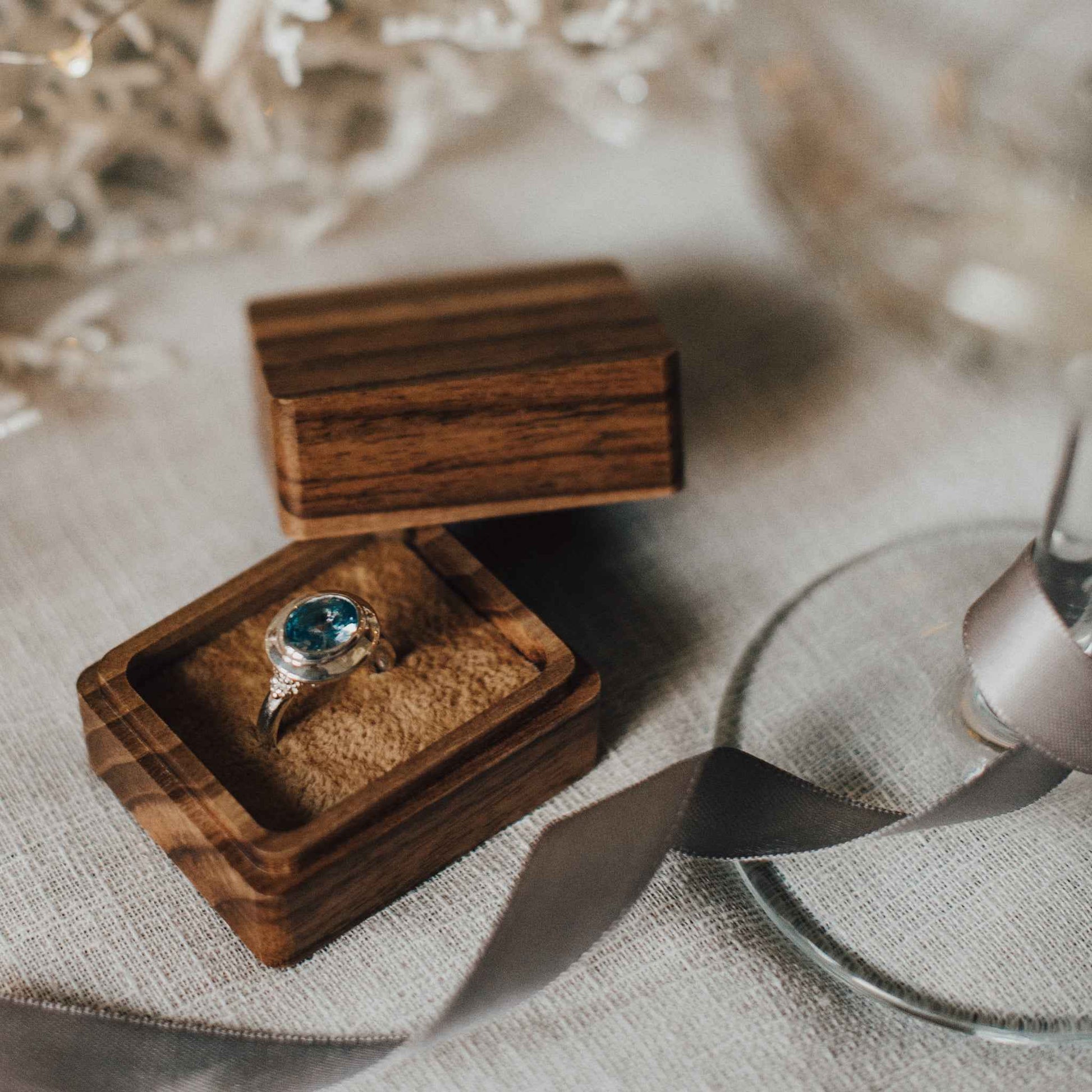 Oval-cut Sky Blue Topaz gemstone Ring - Avery